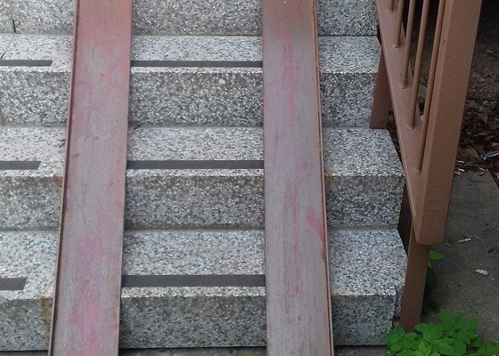 Nájezd na schody pro kočárek - stav před realizací