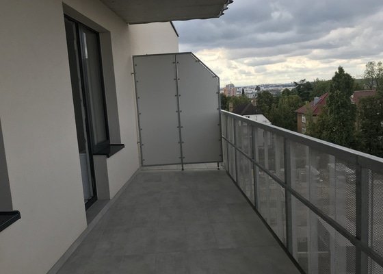 Výroba paravanu/zástěny na balkoně v novostavbě