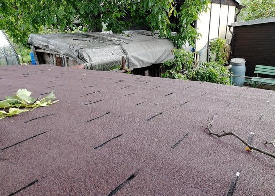 Asfaltová lepenka (krytina) na střechu cca 2x2 (kůlna)