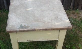 Renovace stoličky a starého kufru - stav před realizací