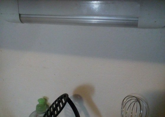 Instalace zářivky v kuchyňské lince
