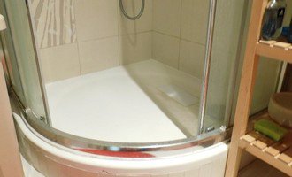 Výměna prasklé vaničky sprchového koutu - stav před realizací