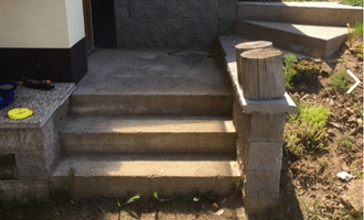 Pokládka kamenného koberce na venkovní schody. - stav před realizací