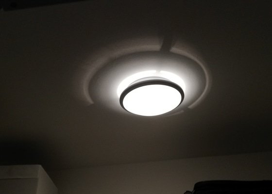 Výměna 10 stropních LED světel v bytě v Praze - stav před realizací