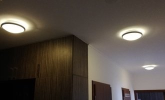 Výměna 10 stropních LED světel v bytě v Praze - stav před realizací