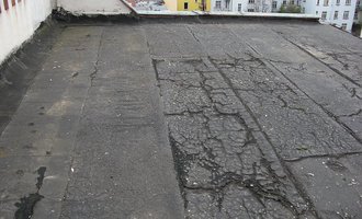 Hydrizolace ploché střechy Brno Jiráskova - stav před realizací