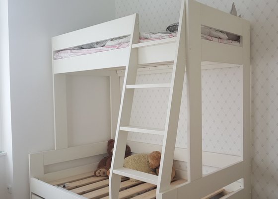 Koupelnový nábytek, vestavěná skříň a patrová postel do dětského pokoje