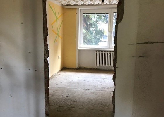 Bourání nosné zdi v bytě, vybrání podlah