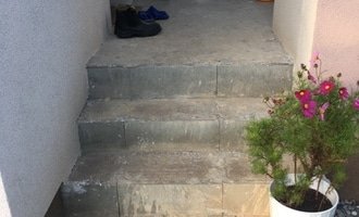 Obložit schodiště a yaložit obrubniky pro zahradni terasu - stav před realizací