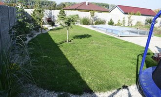 Realizace trávníku, zavlažování, obrubníků - stav před realizací