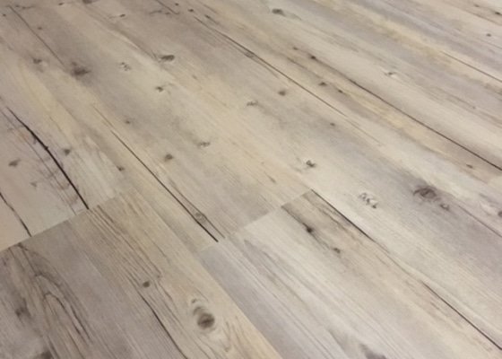 Renovace dřevěné podlahy případně pokládka nové dřevěné podlahy (prkna na pérkách)