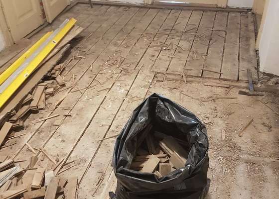 Výměna podlahy (dřevěné parkety za laminát)