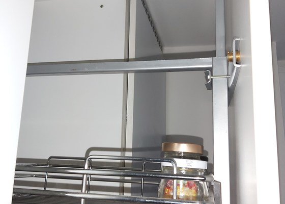 Oprava výsuvný systém u kuchyňské linky