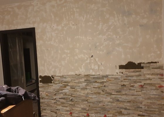 Obložení obývací stěny mozaikou