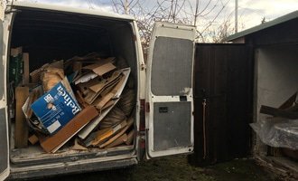 Zbourání garáže přilepené na domek s odvozem suti Praha 9