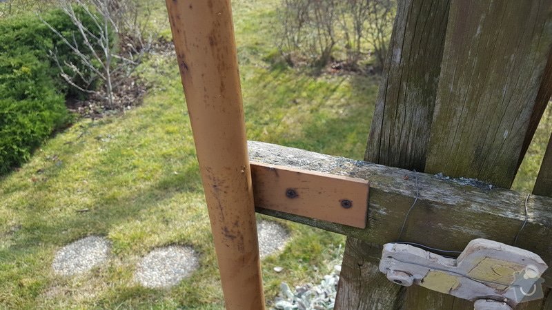 Jak narovnat plotový sloupek?