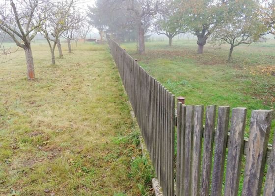 Výměna dřevěného plotu za drátěný 70m - stav před realizací