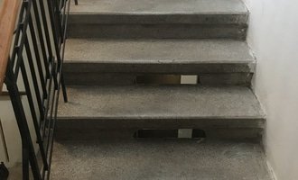 Renovace teraco chodby a schodiště - stav před realizací