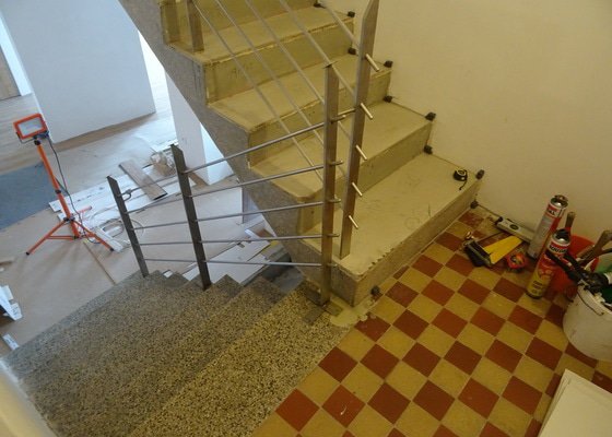 Vinylová podlaha, schodiště