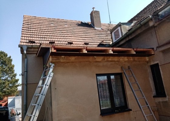 Rekonstrukce plechové střechy - Praha Horní Počernice
