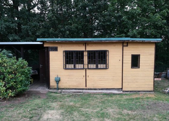 Výměna závětrných lišt, okapů a svodu na střeše zahradní chatky