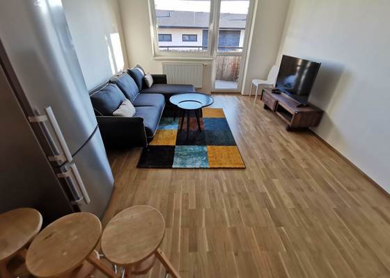 Renovace dřevěné podlahy v bytě
