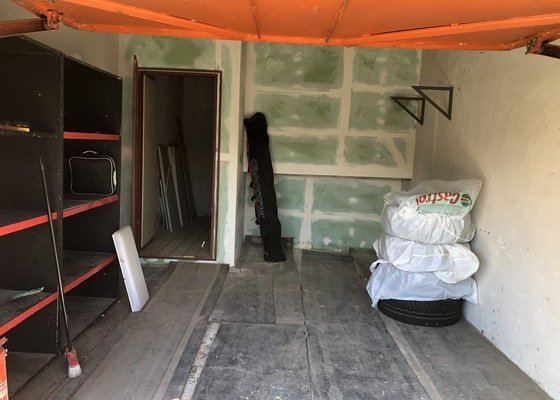 Renovace garáže odstranění sádrokartonové přepážky a provizorní podlahy