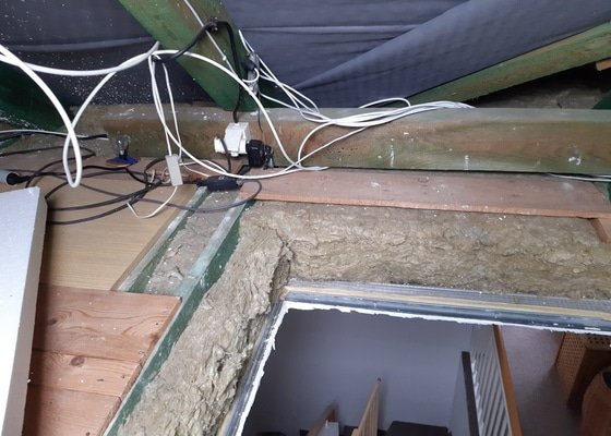 Rozšíření otvoru v sádrokartononém podhledu stropu + montáž půdních schodů