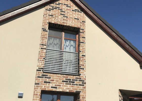 Oprava a nátěr dřevěných částí domu / oprava dřevěných oken