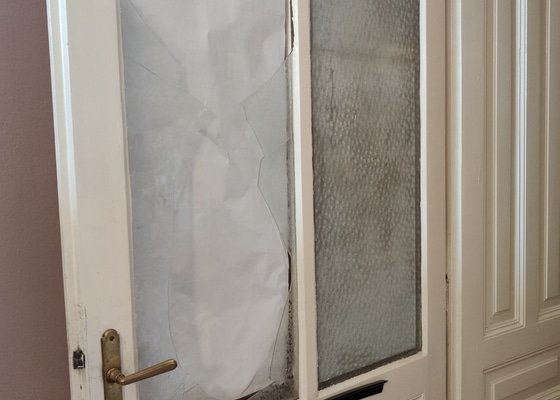 Zasklení skla dveří v bytě