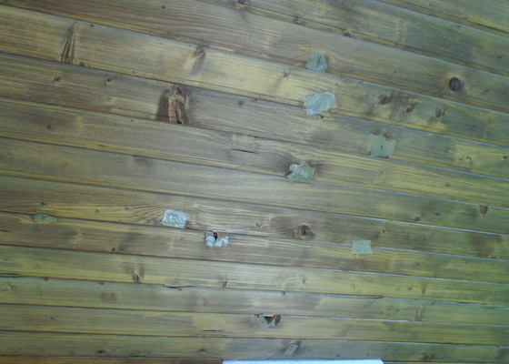 Nátěr dřevěných podhledů chatky