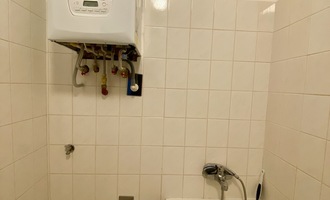 Elektrická zásuvka pro připojení pračky v koupelně - stav před realizací