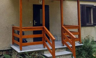 Stavba vyvýšené dřevěné verandy (pergoly) a přístřešku