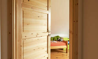 Změna vnitřní dispozice ve dřevostavbě – rozdělení pokoje na dva.