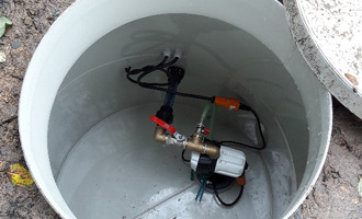 Osazení plastové manipulační šachtice k vyvrtané studni