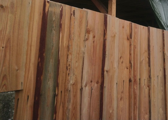 Výstavba dřevěného plotu