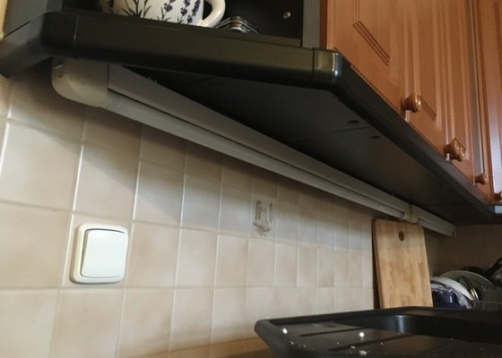 Výměna dřezu a digestoře a elektroinstalace v kuchyni