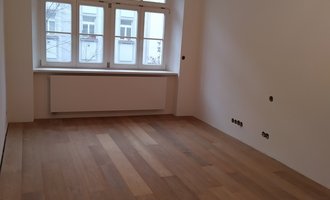 Dřevěná vrstvená podlaha včetně roštu a OSB (78 m2)