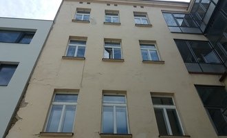 Rekonstrukce dvorní fasády, Lidická, Praha 5