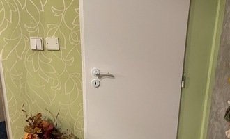 Výměna dveří v panelovém bytě