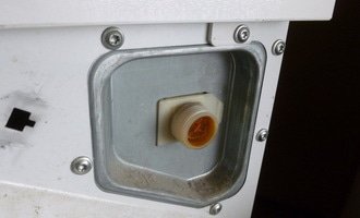 Ventil pro připojení pračky - odbočka, hadice, ventil - stav před realizací