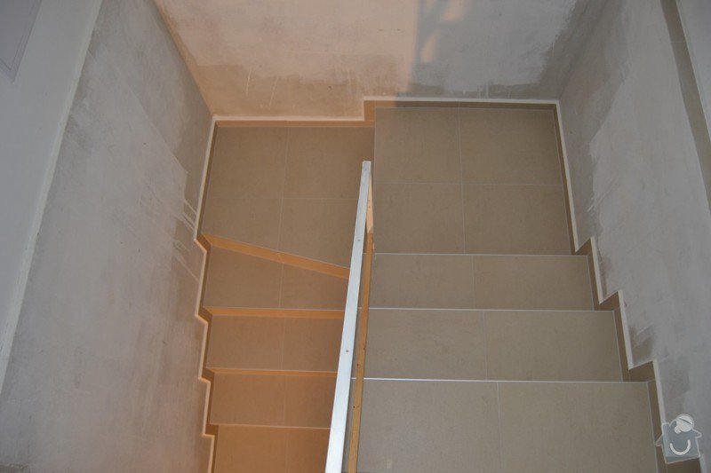 Obložení schodiště a položení dlažby v novostavbě rodinného domu: R_9_