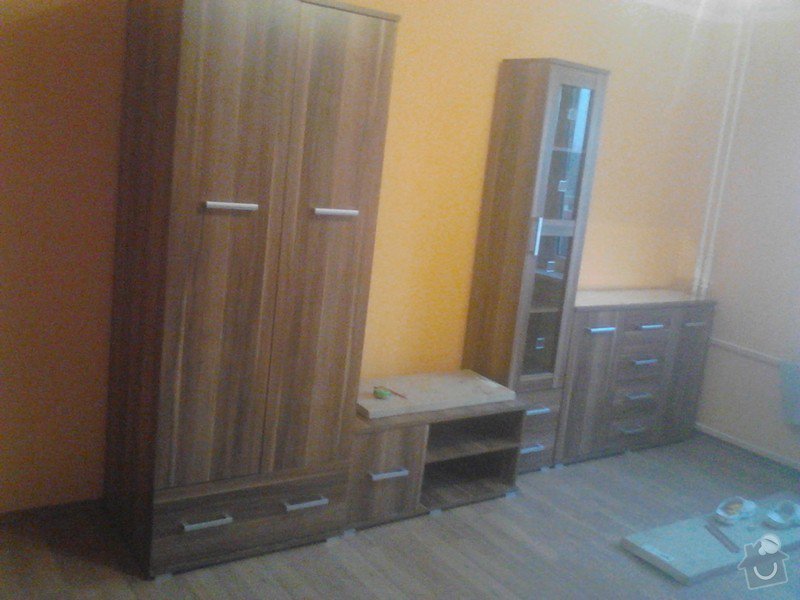 Rekonstrukce panelového bytu: montaz_nabytku_obyvaci_pokoj2