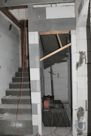 Obložení schodů v RD dřevem a MDF deskou: Schody_2