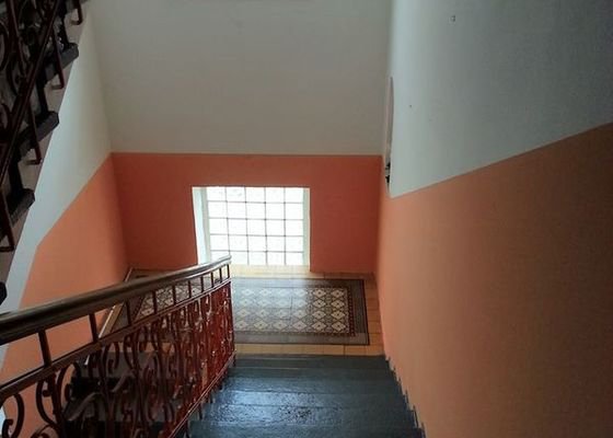 Výmalba schodiště a chodby