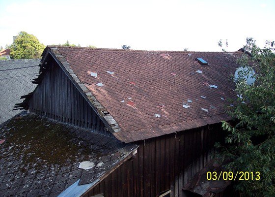 Pokrytí střechy dvou šophospodářských budov bonským šindelem 140m2 - stav před realizací
