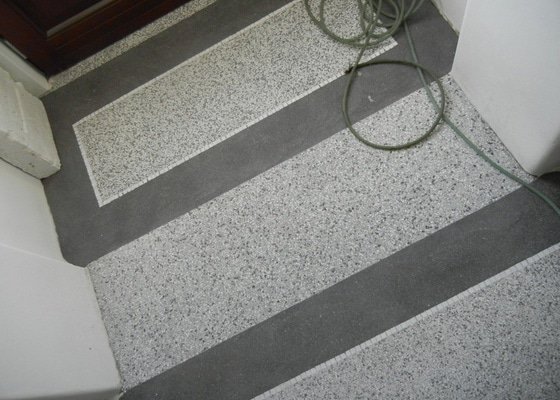 Renovace podlahy - lité teraco a schodiště