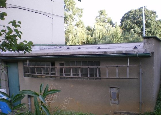 Oprava lepenkové střechy dvougaráže