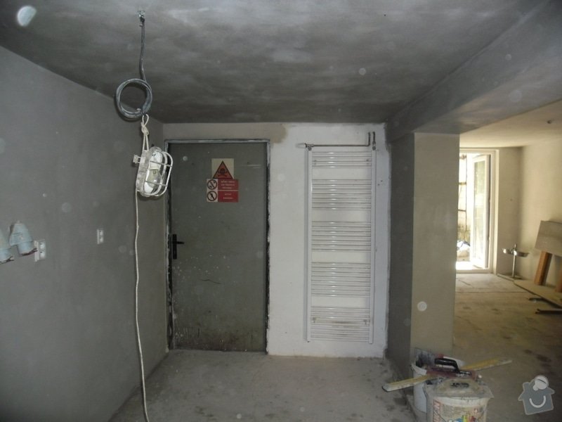 Dlažby, obklady v koupělně, WC a na chodbě + omítky v garáži: renovace-omitek-v-garazi-2-etapa_006