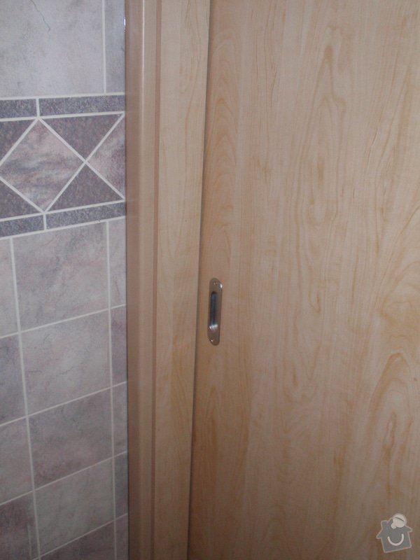 Sádrokartonová příčka a strop + vestavěné skříně a dveře do pouzdra: P1010074